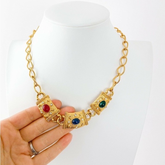 Vintage Avon Necklace, and two sets of earrings. Gold Tone - Picture 3 of 10